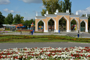 Левобережный комплекс в районе центральной мечети и оптомаркета 'Арзан'